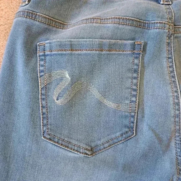 Santana Jeans Blue Cropped Stretch Denim Women's Size 8 Capri Light Wash - Picture 11 of 12